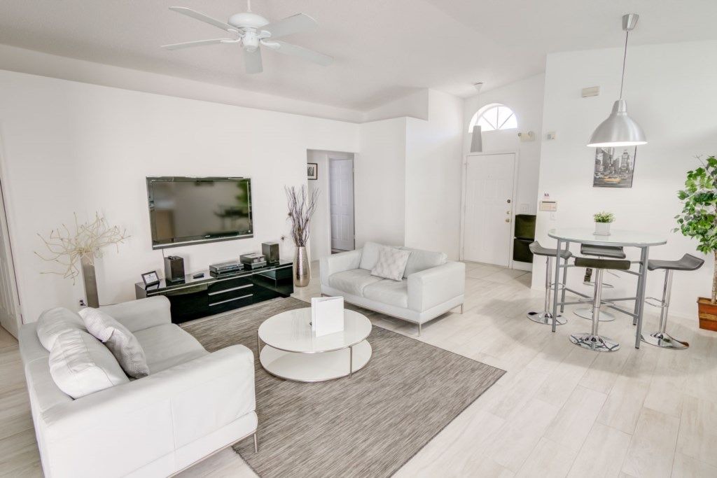 Photo of Livingroom in Windward Cay