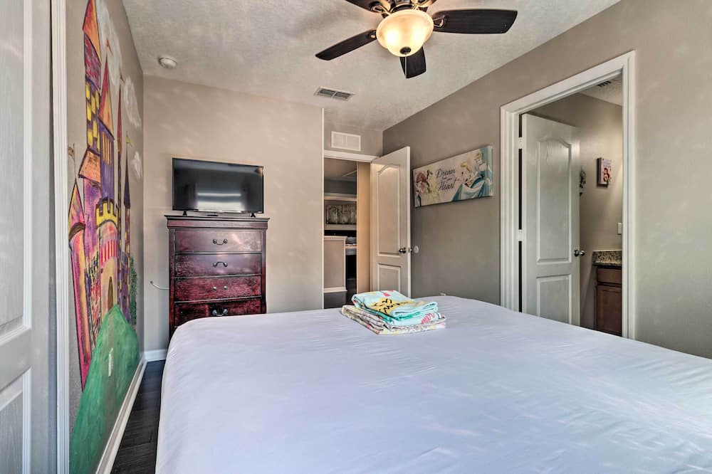 Photo of Bedroom in Cypress Pointe