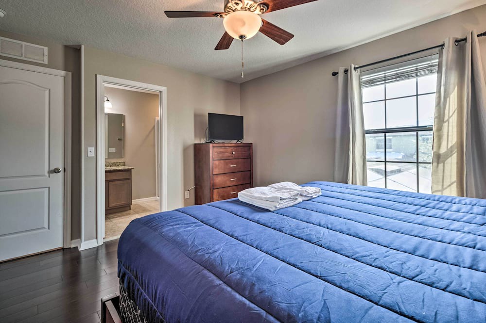 Photo of Bedroom in Cypress Pointe