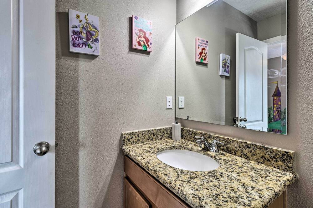 Photo of Bathroom in Cypress Pointe
