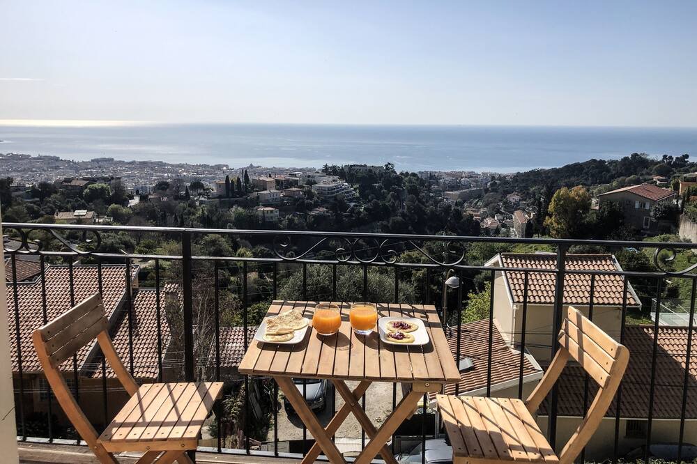 Photo of Patio Balcony in Saint Pierre de Feric