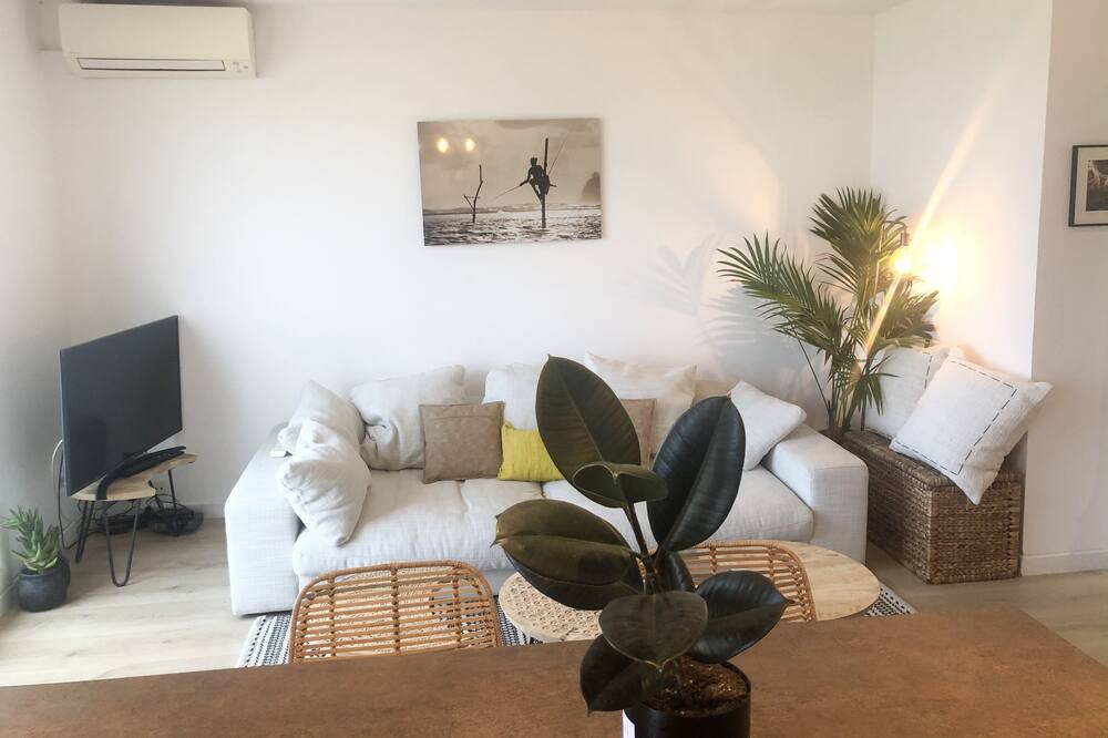 Photo of Livingroom in Saint Pierre de Feric