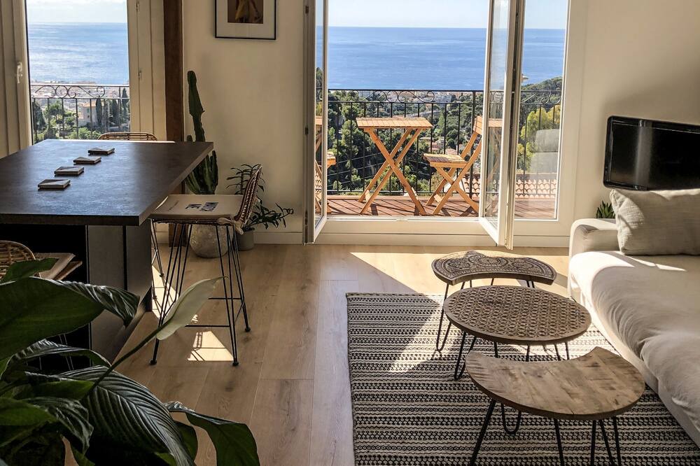 Photo of Livingroom in Saint Pierre de Feric