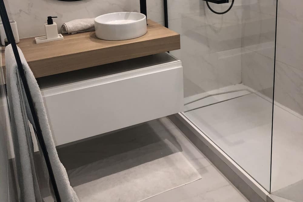 Photo of Bathroom in Saint Pierre de Feric