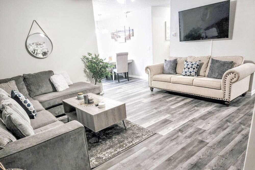 Photo of Livingroom in Oak Ridge