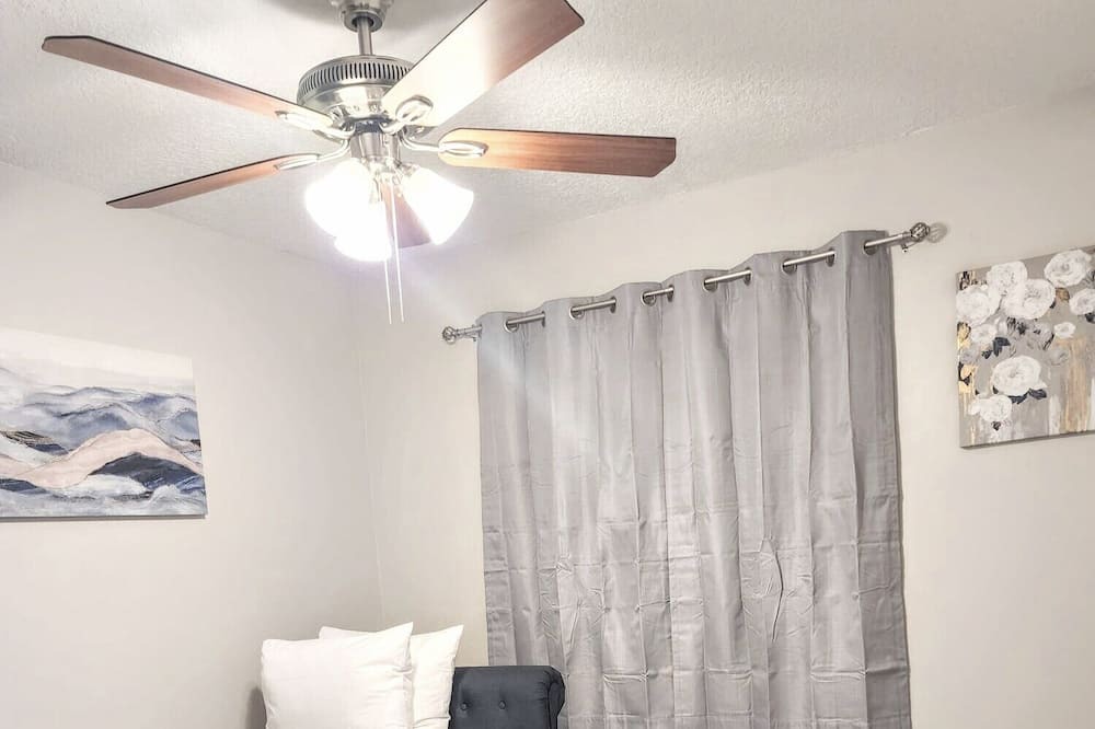 Photo of Bedroom in Oak Ridge