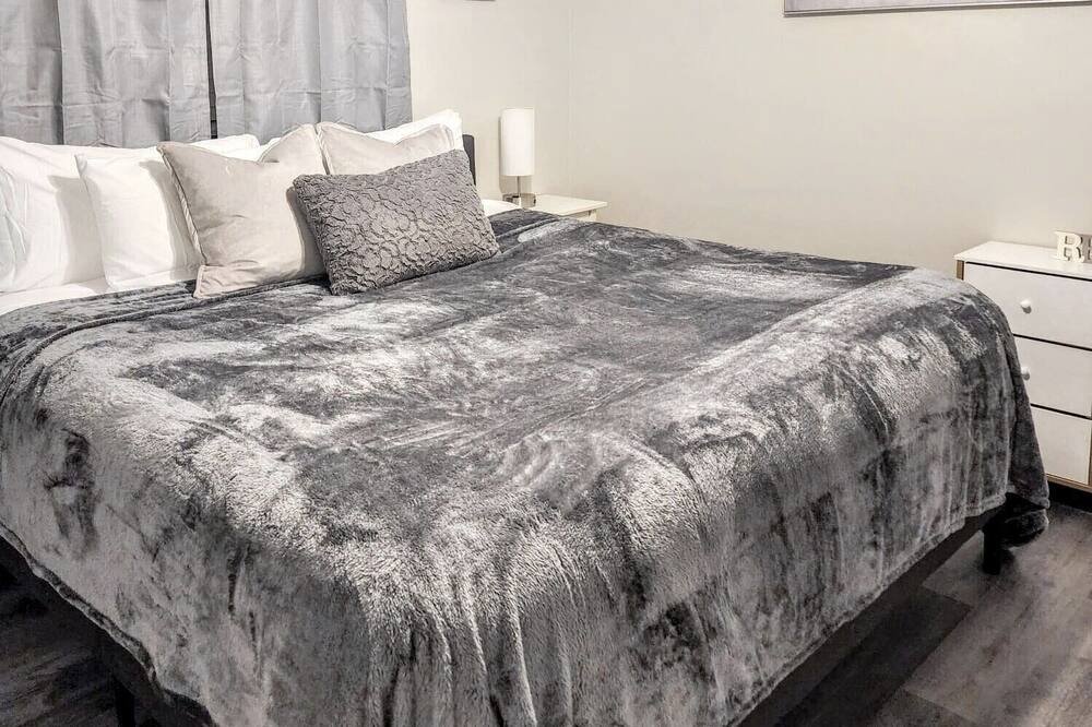 Photo of Bedroom in Oak Ridge