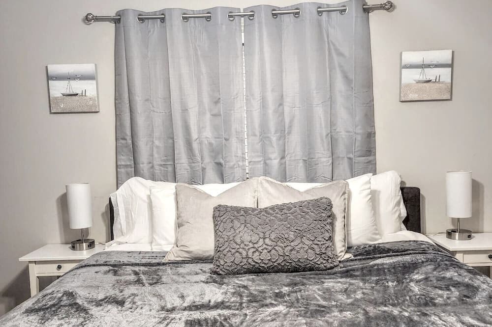 Photo of Bedroom in Oak Ridge
