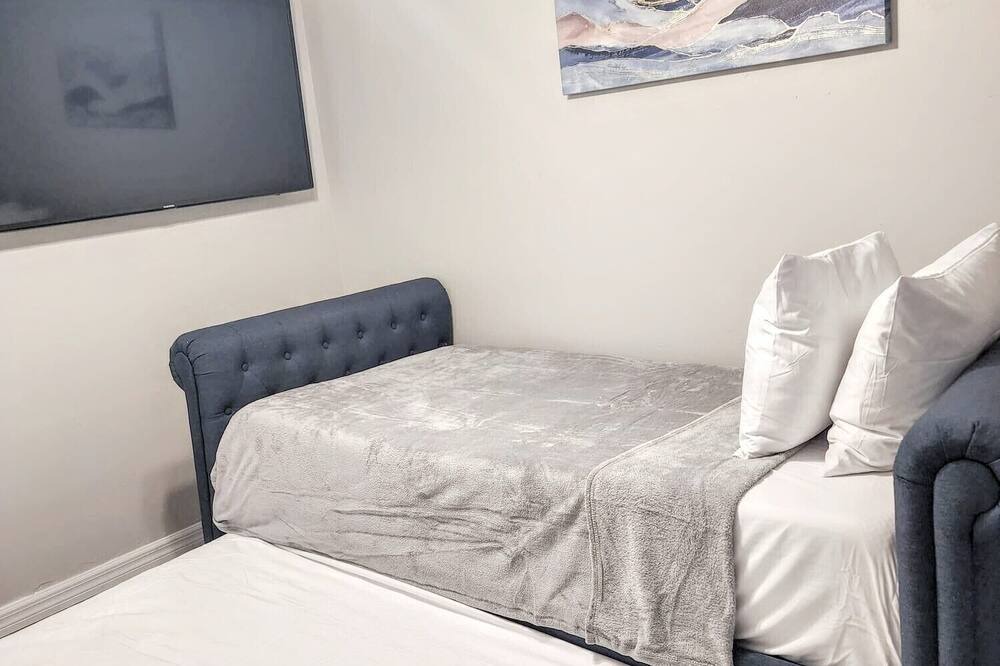 Photo of Bedroom in Oak Ridge