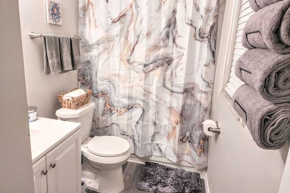 Photo of Bathroom in Oak Ridge