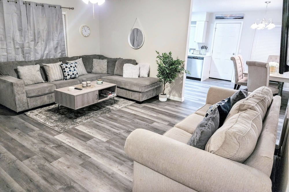 Photo of Livingroom in Oak Ridge