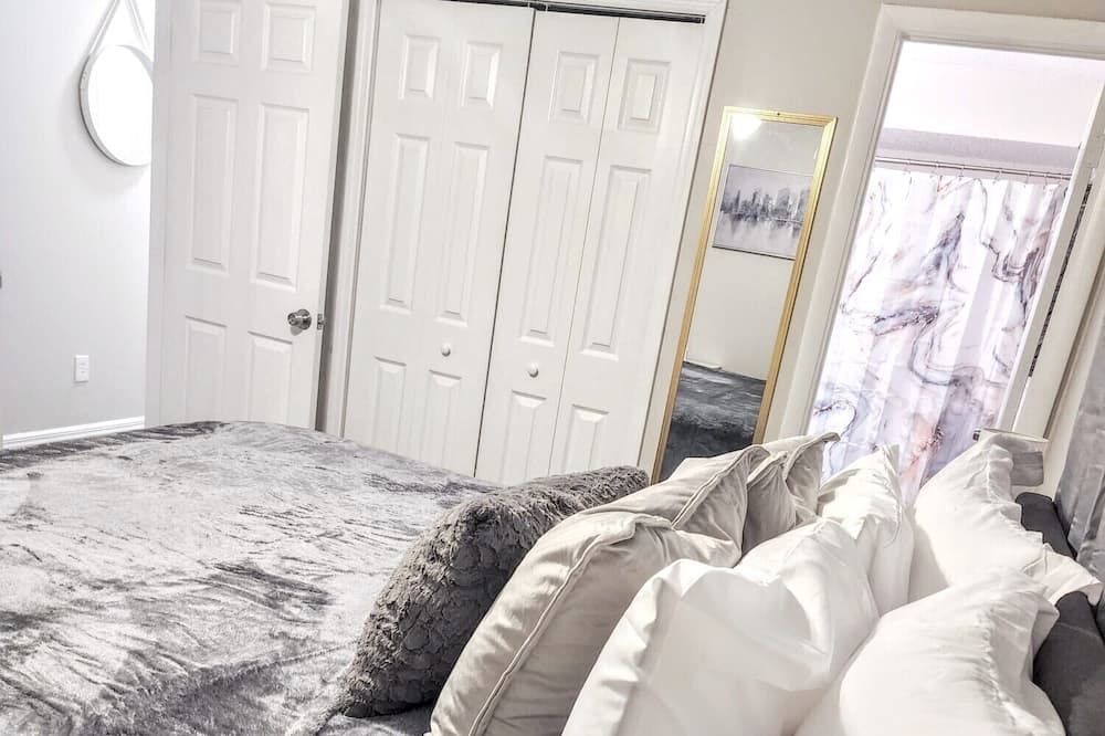 Photo of Bedroom in Oak Ridge