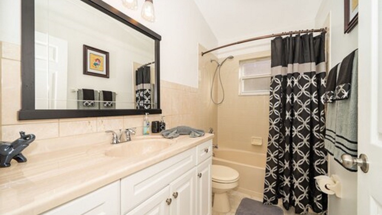 Photo of Bathroom in Crescent Lakes