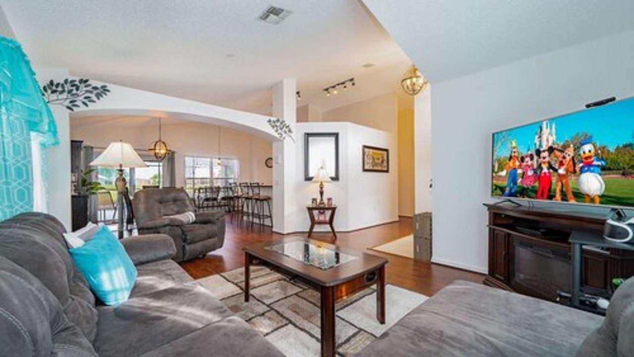 Photo of Livingroom in Crescent Lakes