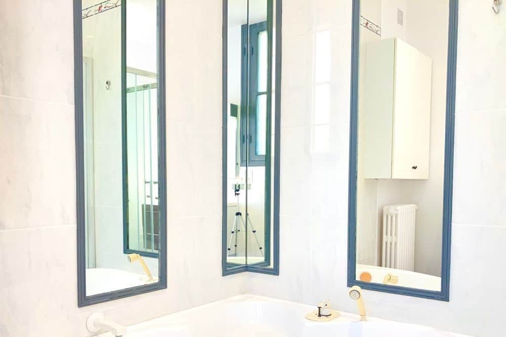 Photo of Bathroom in Prado - Republique
