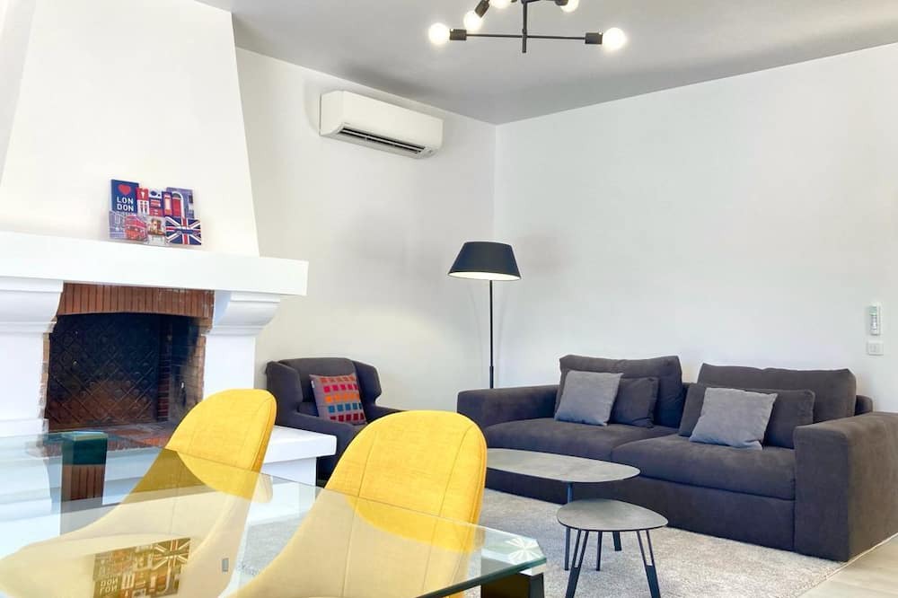 Photo of Livingroom in Prado - Republique