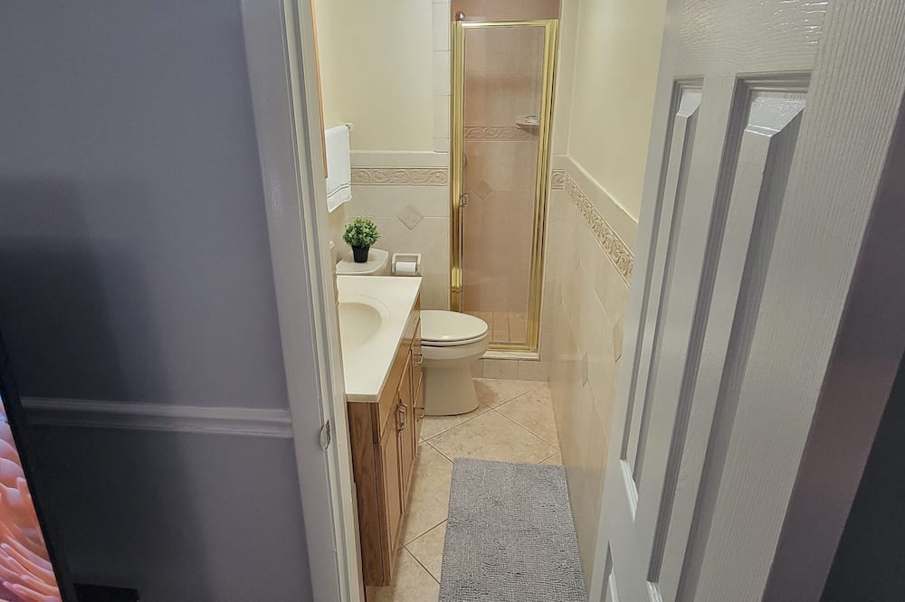 Photo of Bathroom in Azalea Park