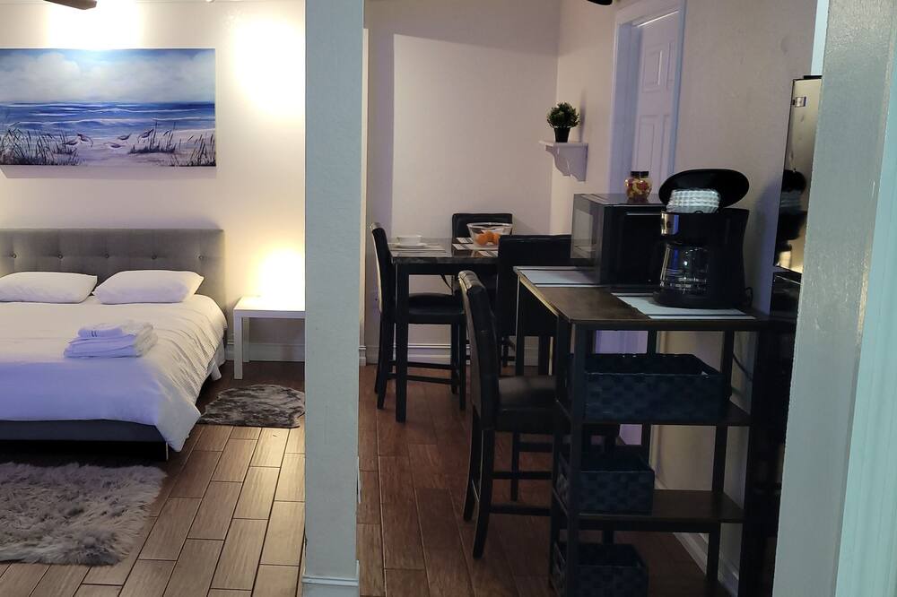 Photo of Bedroom in Azalea Park