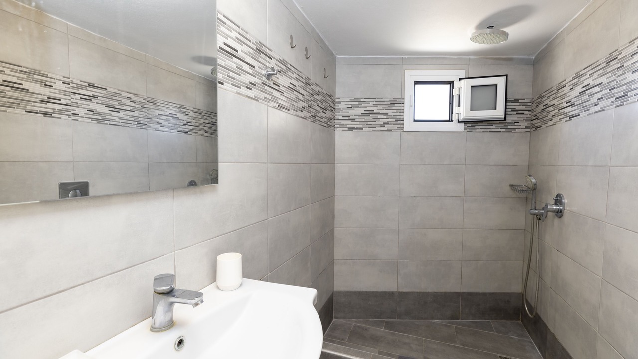 Photo of Bathroom in Exo Gialos