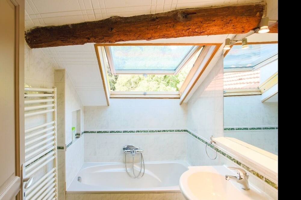 Photo of Bathroom in Gairaut