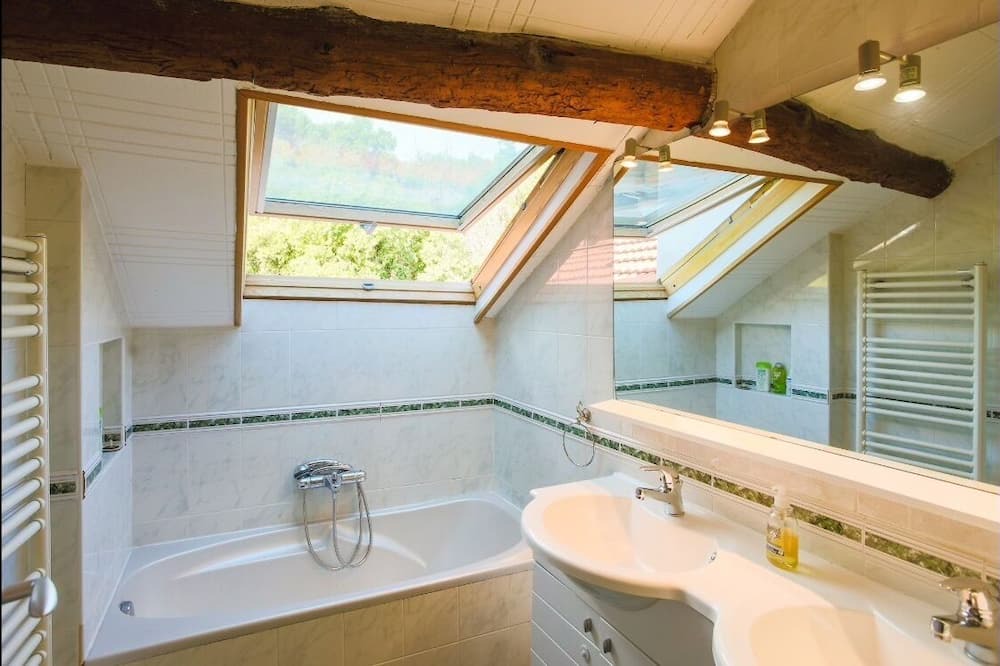 Photo of Bathroom in Gairaut