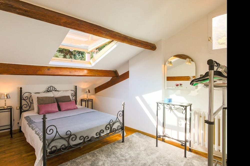 Photo of Bedroom in Gairaut