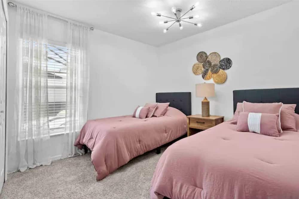 Photo of Bedroom in Lake Berkley
