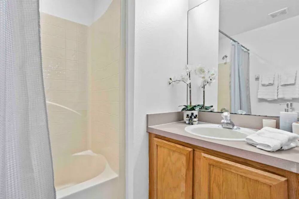 Photo of Bathroom in Lake Berkley