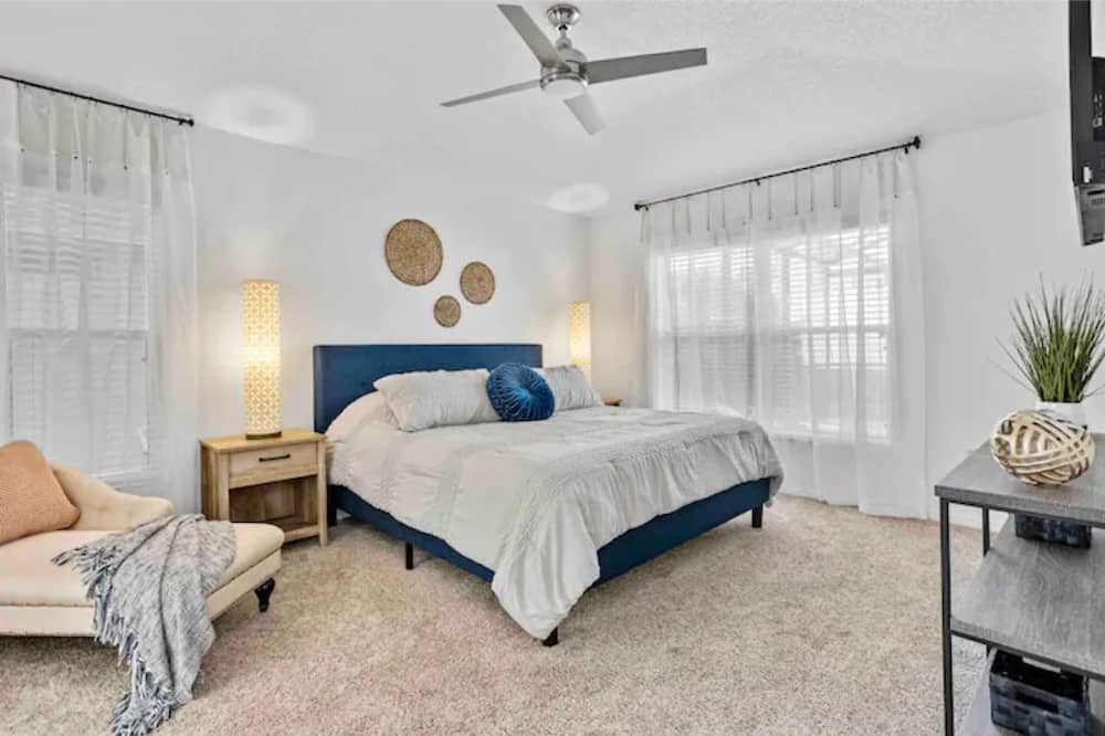 Photo of Bedroom in Lake Berkley