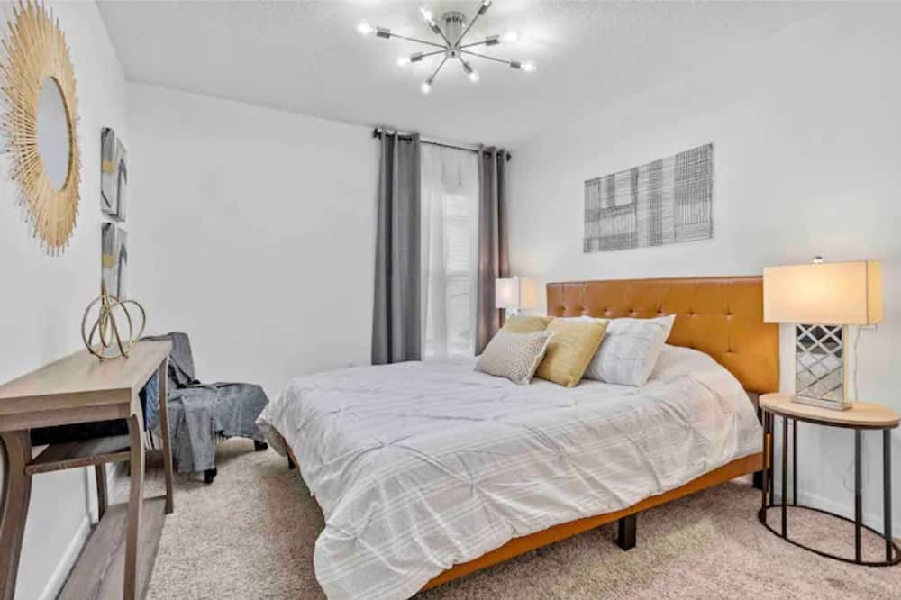 Photo of Bedroom in Lake Berkley