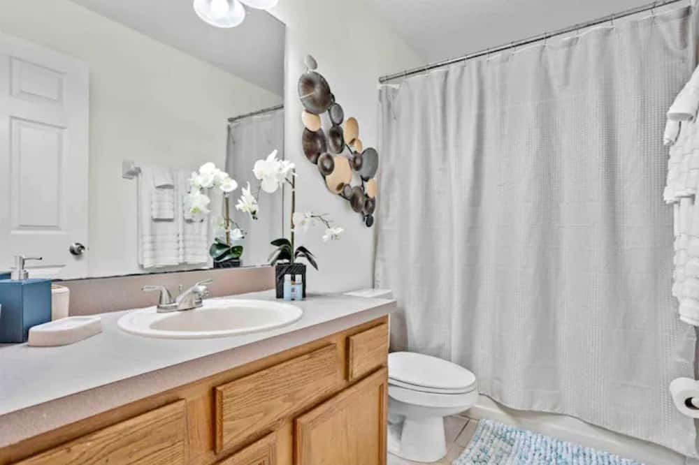 Photo of Bathroom in Lake Berkley
