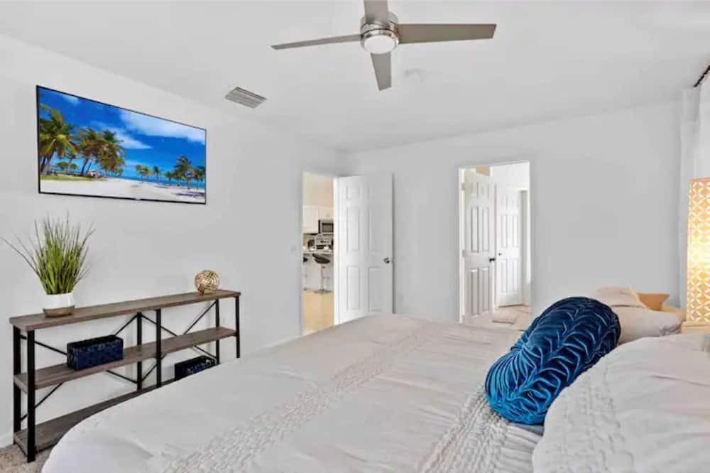 Photo of Bedroom in Lake Berkley