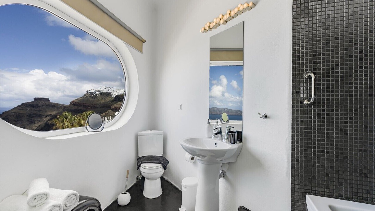 Photo of Bathroom in Firostefani