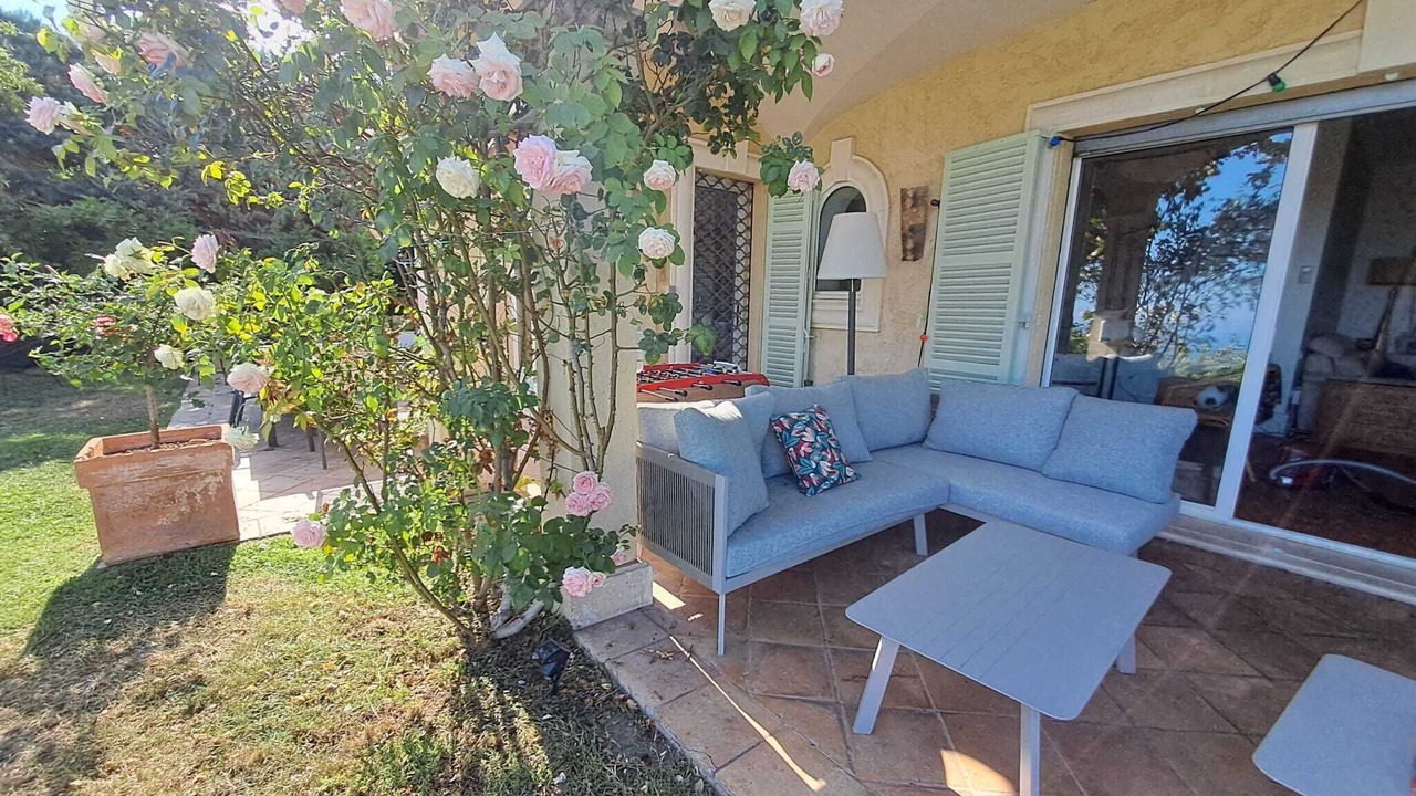 Photo of Patio Balcony in Gairaut