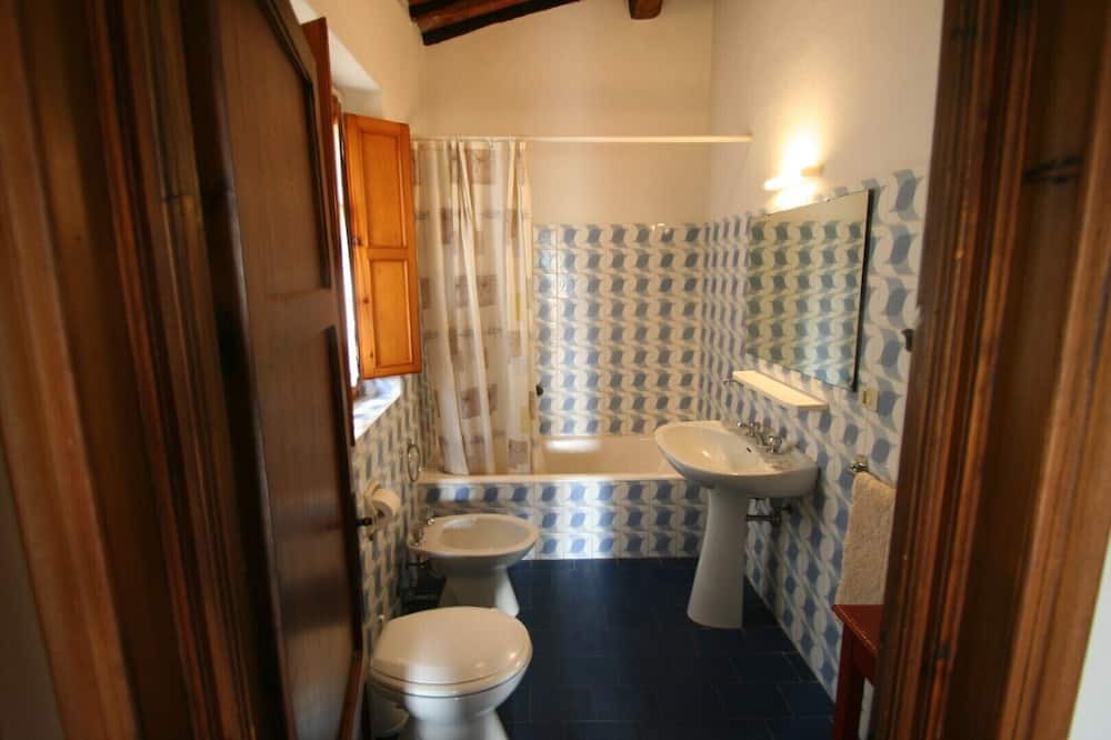 Photo of Bathroom in Petrognano