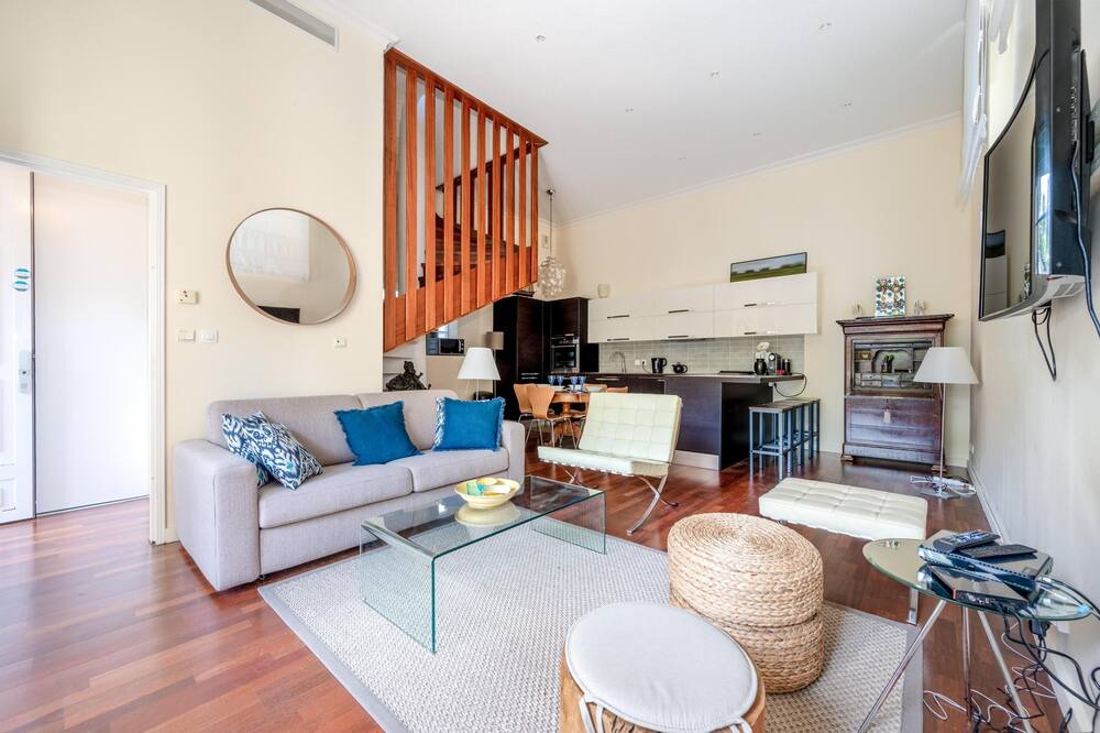 Photo of Livingroom in California - Pezou