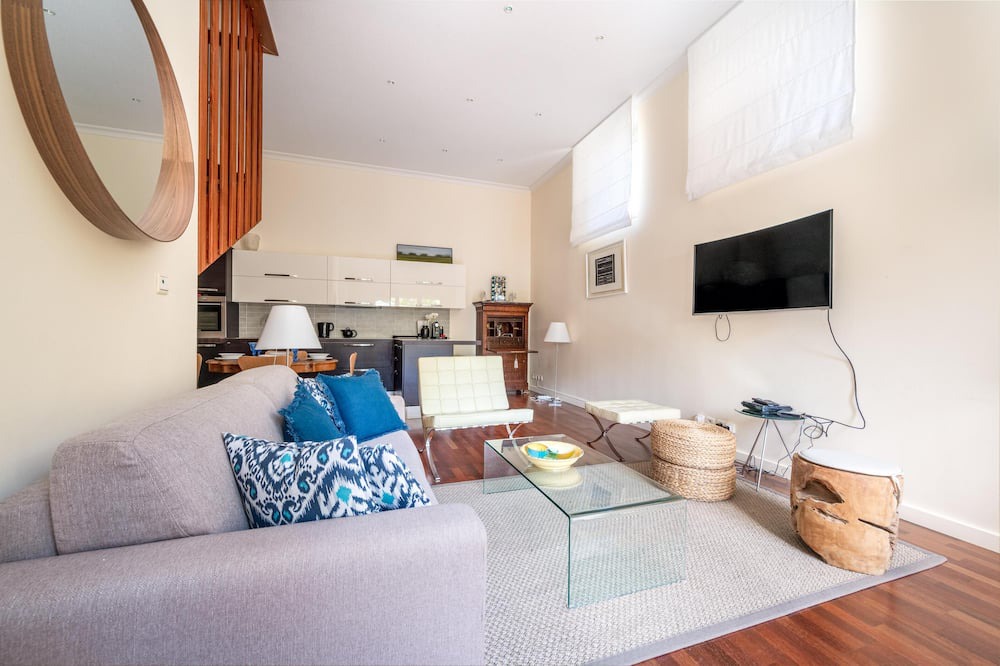 Photo of Livingroom in California - Pezou