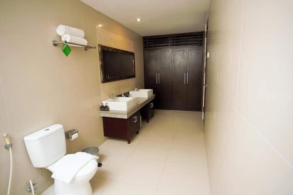 Photo of Bathroom in Sunset Road