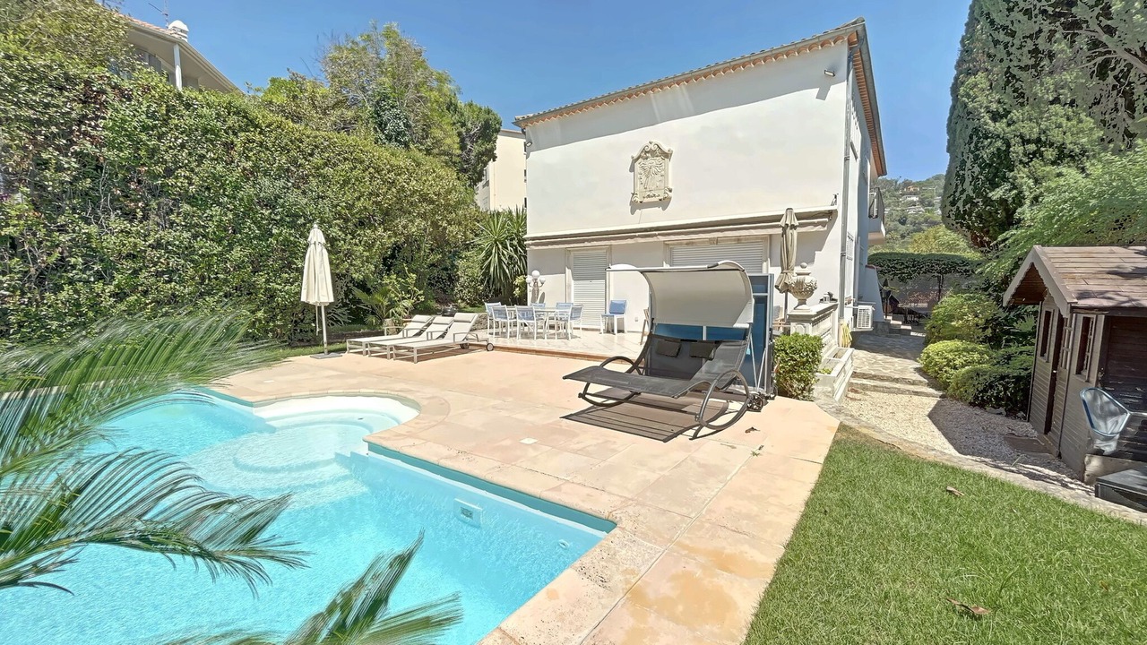 Photo of Outdoor in California - Pezou