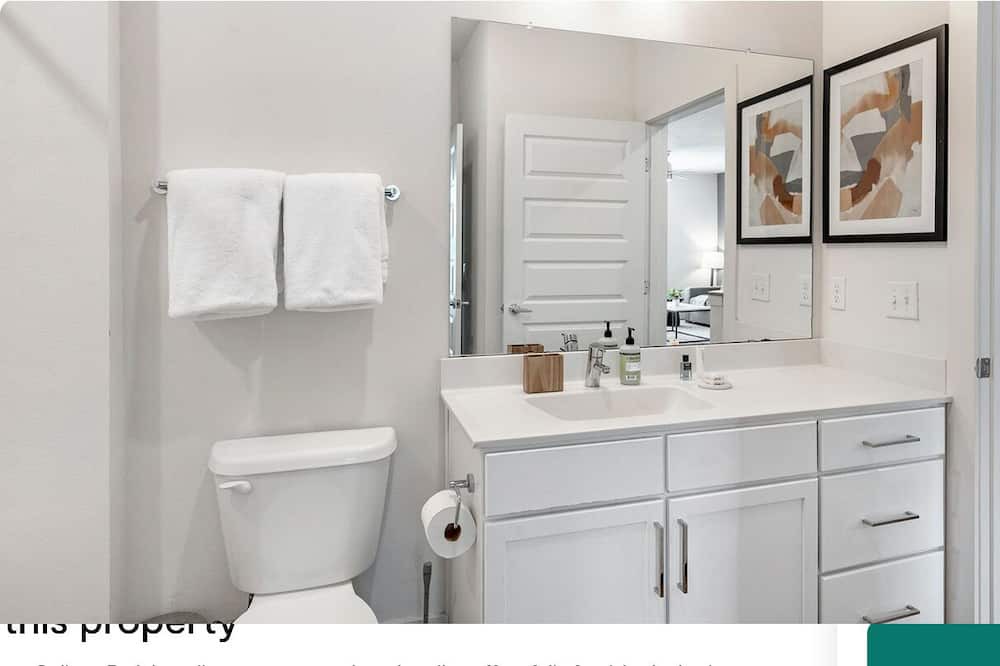 Photo of Bathroom in College Park