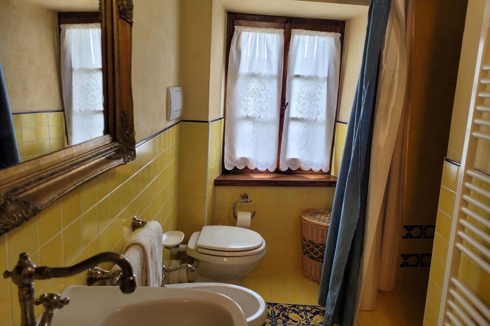 Photo of Bathroom in Castello di Tocchi