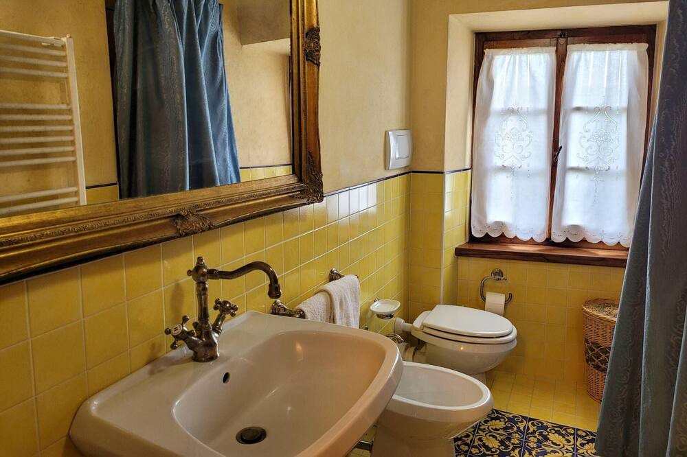 Photo of Bathroom in Castello di Tocchi