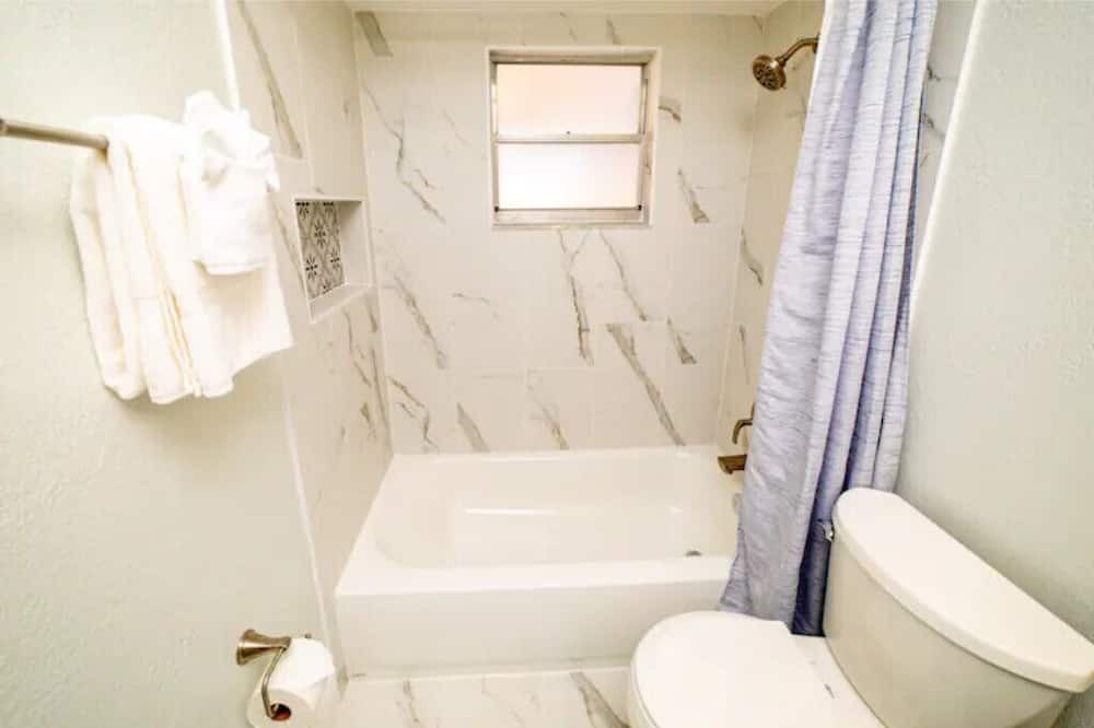 Photo of Bathroom in Oak Ridge