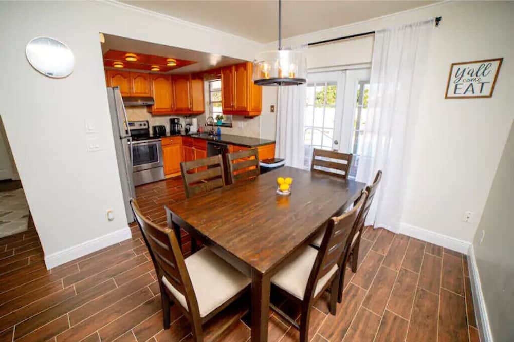 Photo of Bedroom in Oak Ridge