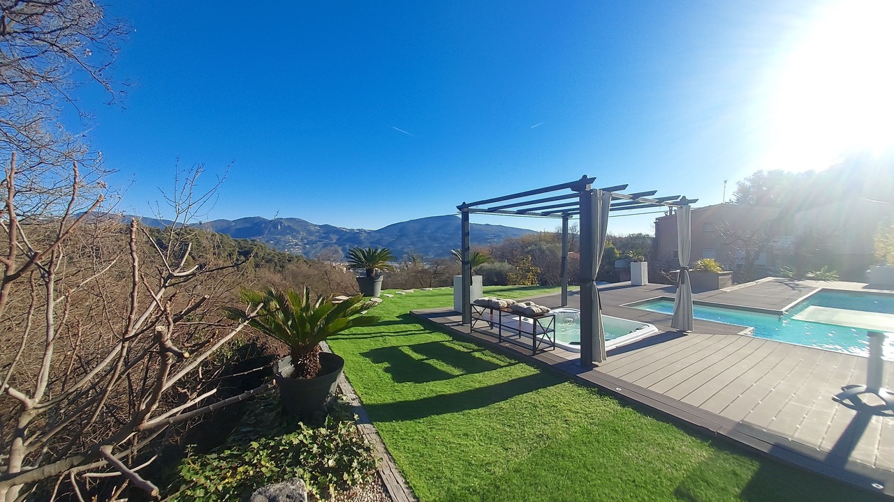 Photo of Outdoor in Gattieres