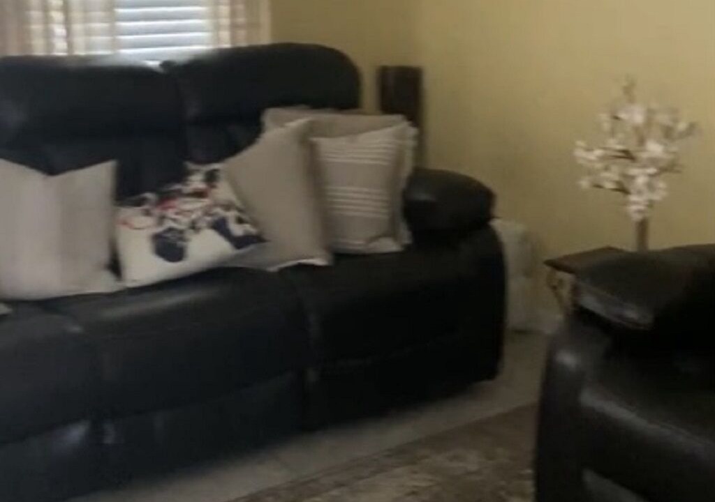 Photo of Livingroom in Oak Ridge