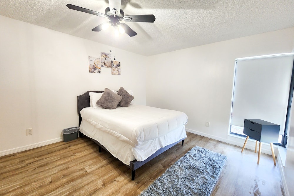Photo of Bedroom in Oak Ridge