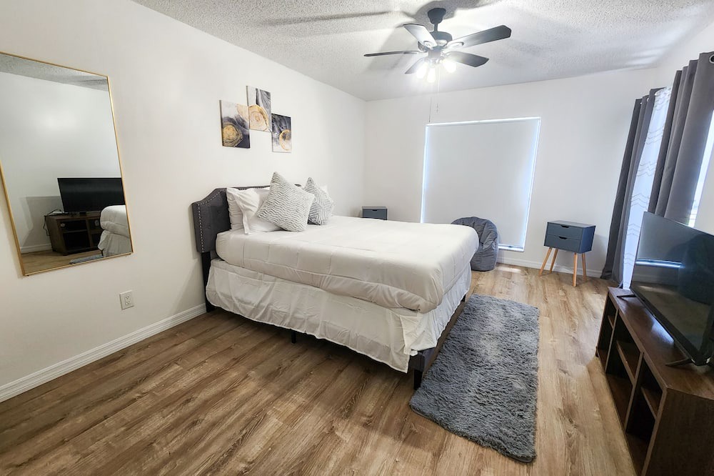 Photo of Bedroom in Oak Ridge