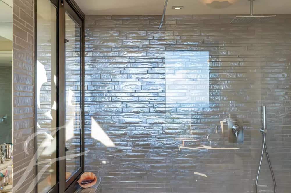 Photo of Bathroom in Gairaut