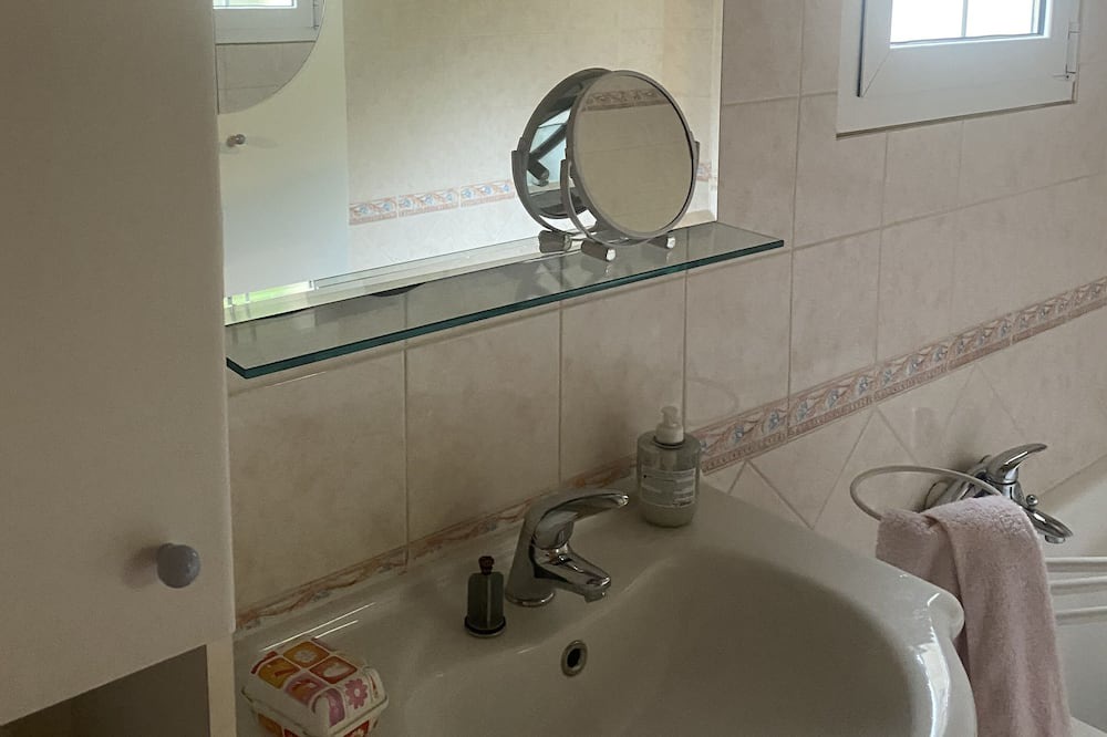 Photo of Bathroom in Peille